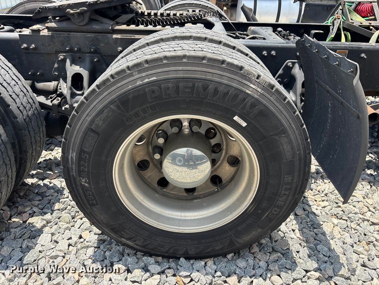 image for item YA3796 2019 Peterbilt 579 semi truck