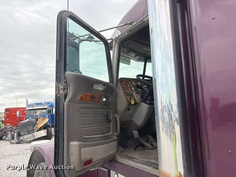 image for item YA3807 2008 Peterbilt 389 semi truck