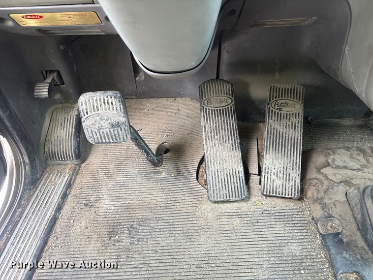 image for item YA3807 2008 Peterbilt 389 semi truck