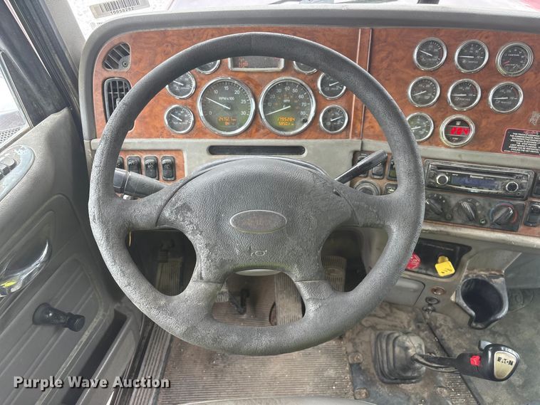 image for item YA3807 2008 Peterbilt 389 semi truck