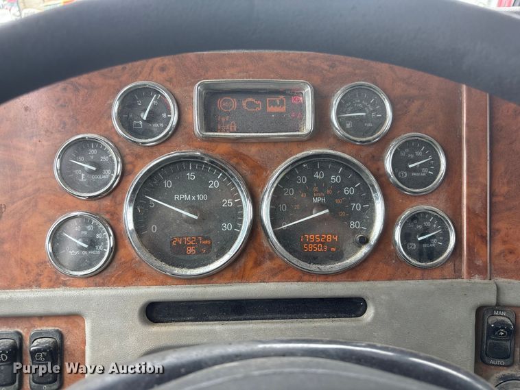 image for item YA3807 2008 Peterbilt 389 semi truck