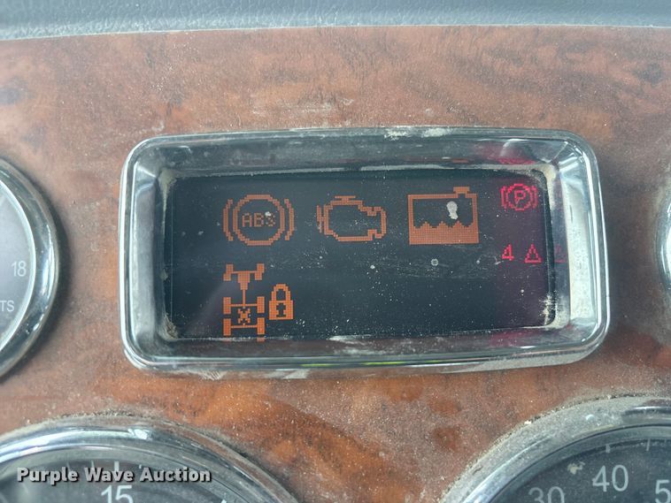 image for item YA3807 2008 Peterbilt 389 semi truck