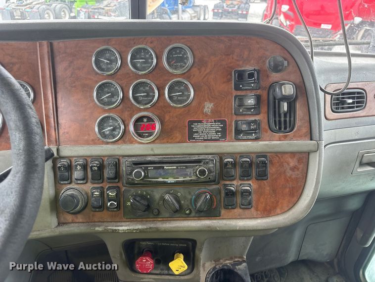 image for item YA3807 2008 Peterbilt 389 semi truck