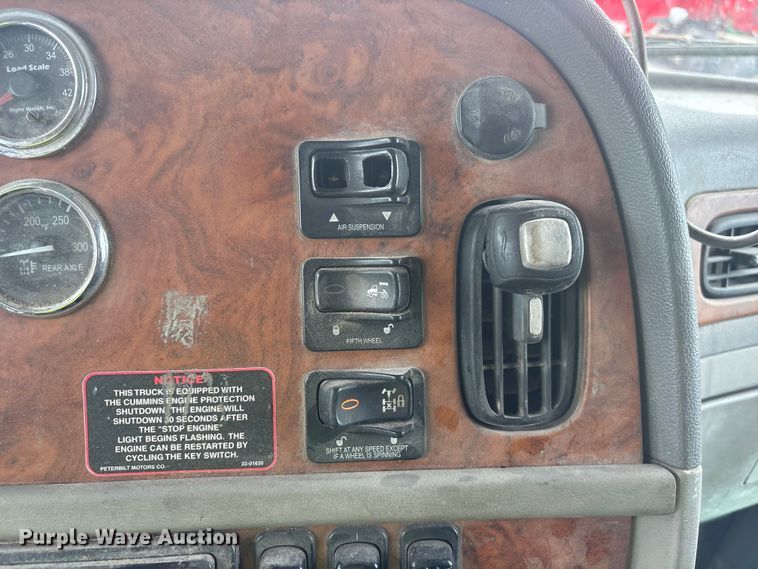image for item YA3807 2008 Peterbilt 389 semi truck