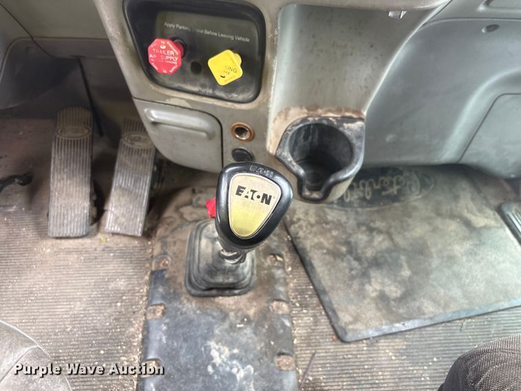 image for item YA3807 2008 Peterbilt 389 semi truck