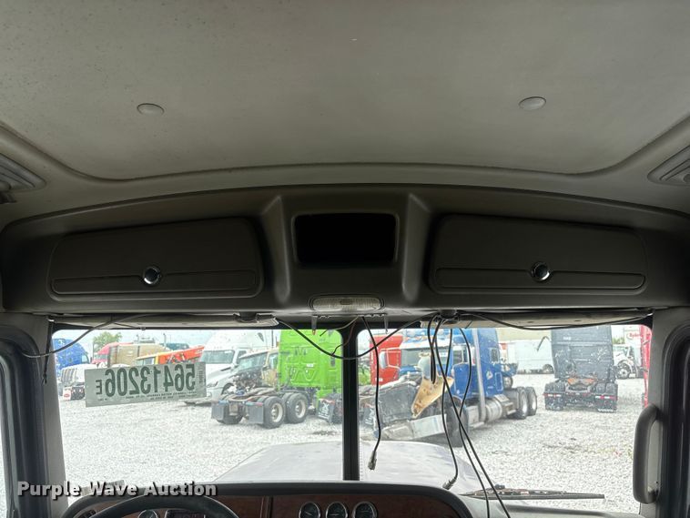 image for item YA3807 2008 Peterbilt 389 semi truck