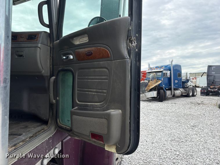 image for item YA3807 2008 Peterbilt 389 semi truck