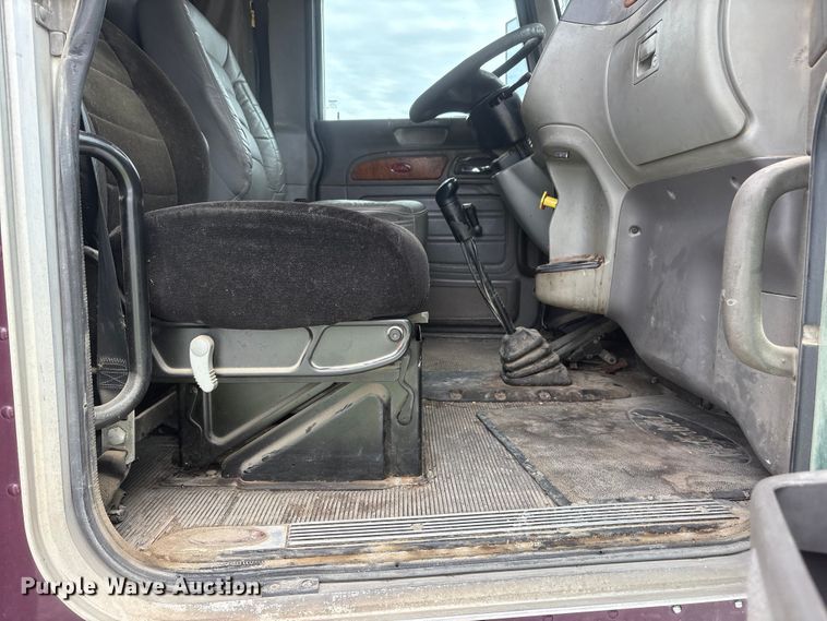 image for item YA3807 2008 Peterbilt 389 semi truck