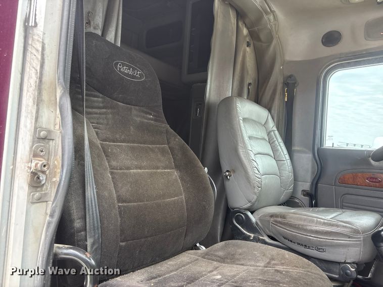 image for item YA3807 2008 Peterbilt 389 semi truck