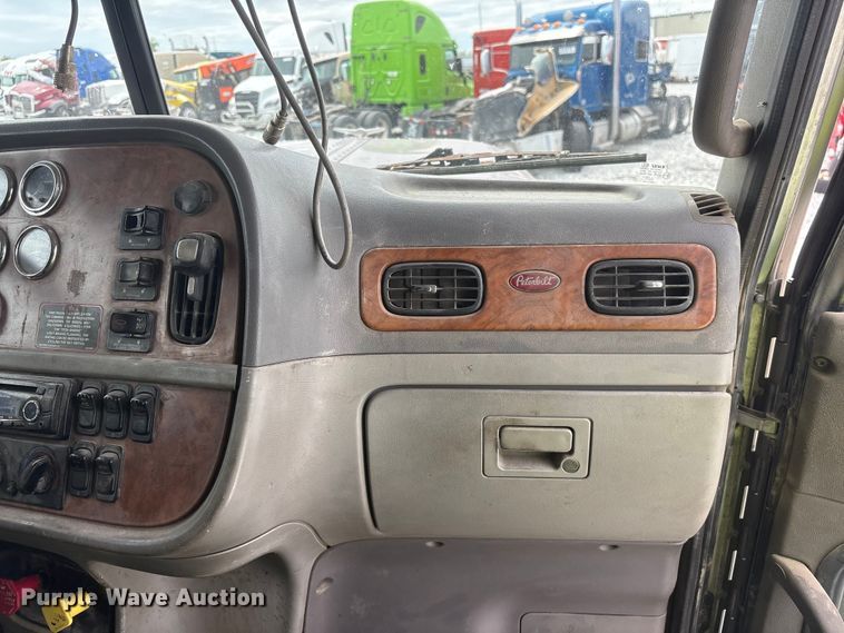 image for item YA3807 2008 Peterbilt 389 semi truck