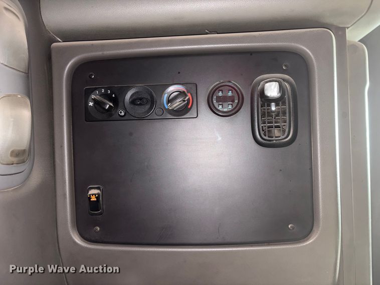 image for item YA3807 2008 Peterbilt 389 semi truck