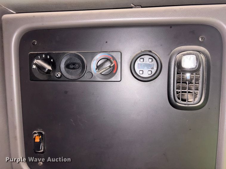image for item YA3807 2008 Peterbilt 389 semi truck