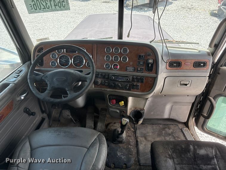 image for item YA3807 2008 Peterbilt 389 semi truck
