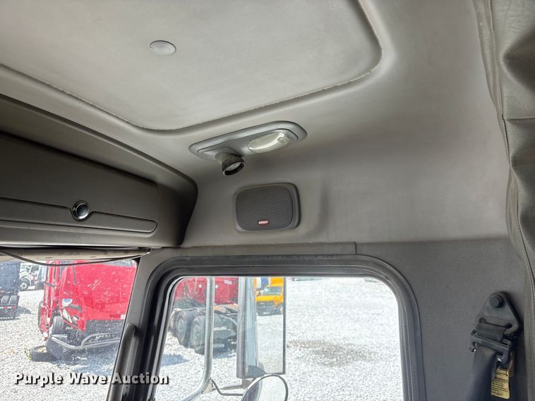 image for item YA3807 2008 Peterbilt 389 semi truck