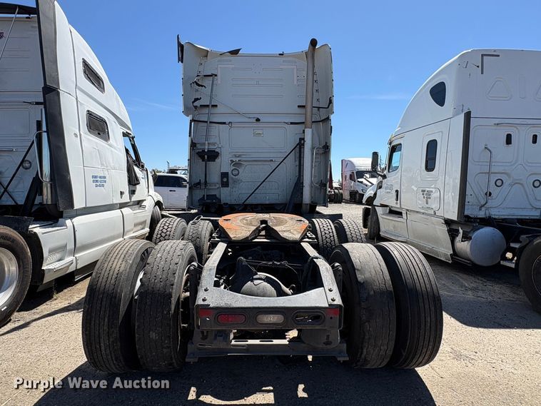 image for item YA3860 2022 Volvo VNL semi truck