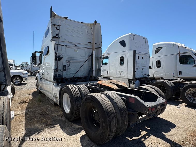image for item YA3860 2022 Volvo VNL semi truck