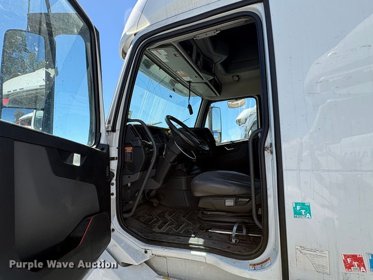 image for item YA3860 2022 Volvo VNL semi truck