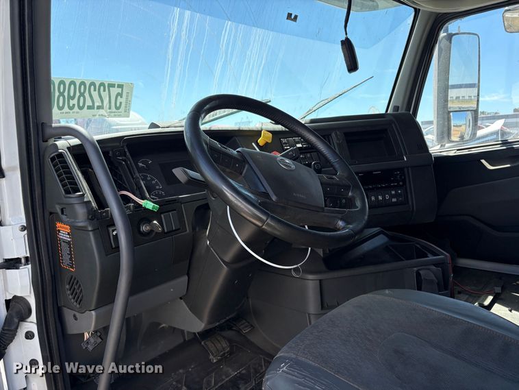 image for item YA3860 2022 Volvo VNL semi truck