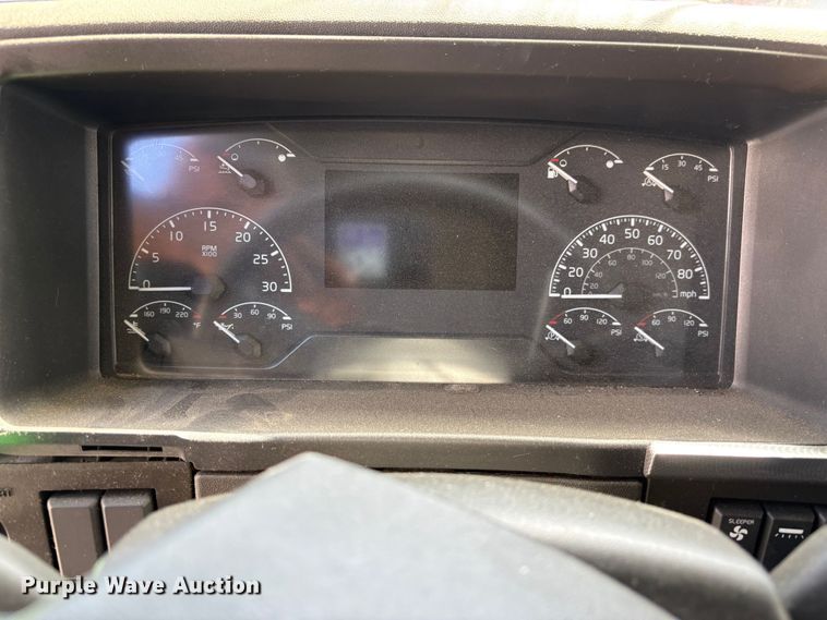 image for item YA3860 2022 Volvo VNL semi truck