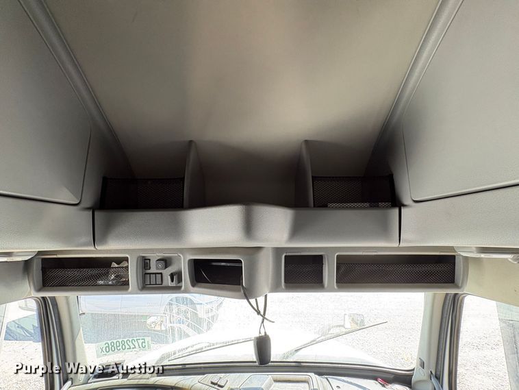 image for item YA3860 2022 Volvo VNL semi truck