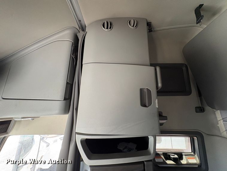 image for item YA3860 2022 Volvo VNL semi truck