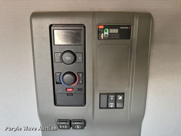 image for item YA3860 2022 Volvo VNL semi truck