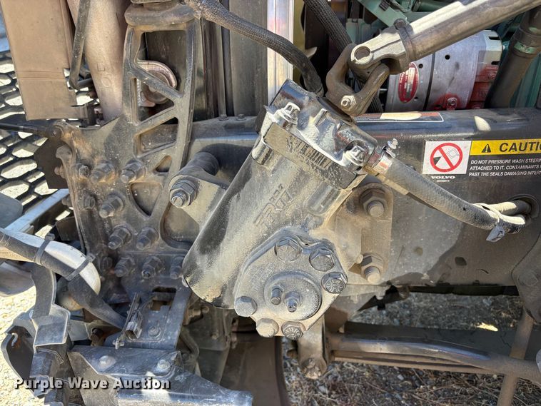 image for item YA3860 2022 Volvo VNL semi truck
