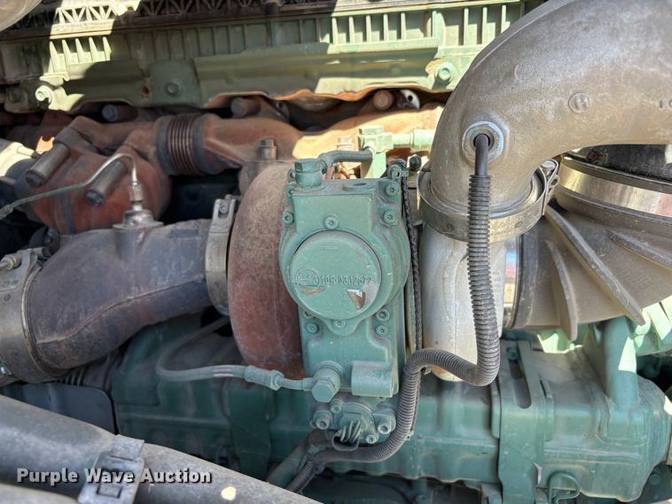 image for item YA3860 2022 Volvo VNL semi truck