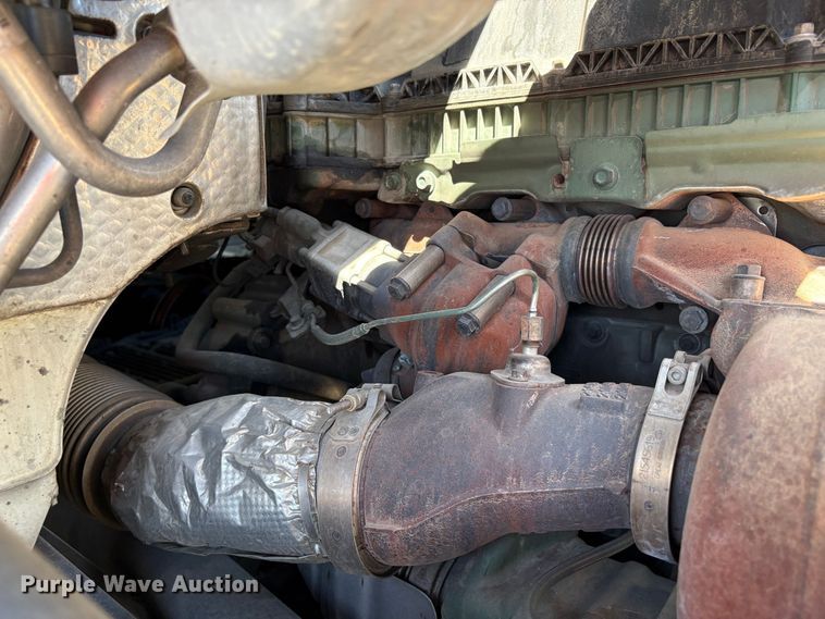 image for item YA3860 2022 Volvo VNL semi truck