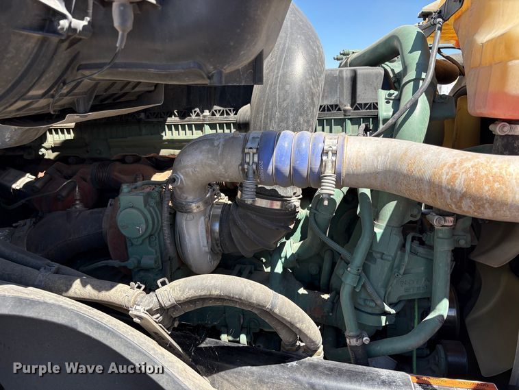 image for item YA3860 2022 Volvo VNL semi truck
