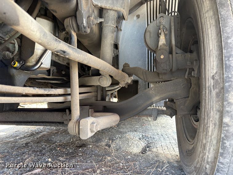 image for item YA3860 2022 Volvo VNL semi truck