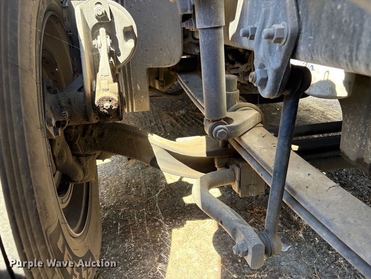 image for item YA3860 2022 Volvo VNL semi truck