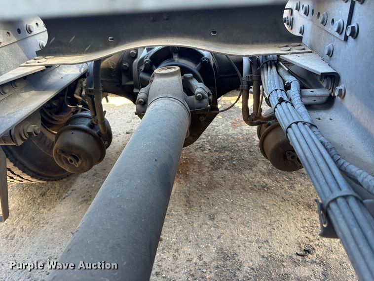image for item YA3860 2022 Volvo VNL semi truck