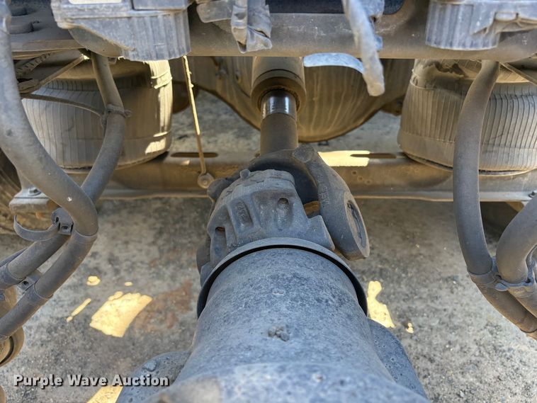image for item YA3860 2022 Volvo VNL semi truck