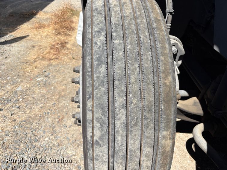 image for item YA3860 2022 Volvo VNL semi truck