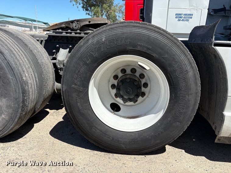image for item YA3860 2022 Volvo VNL semi truck