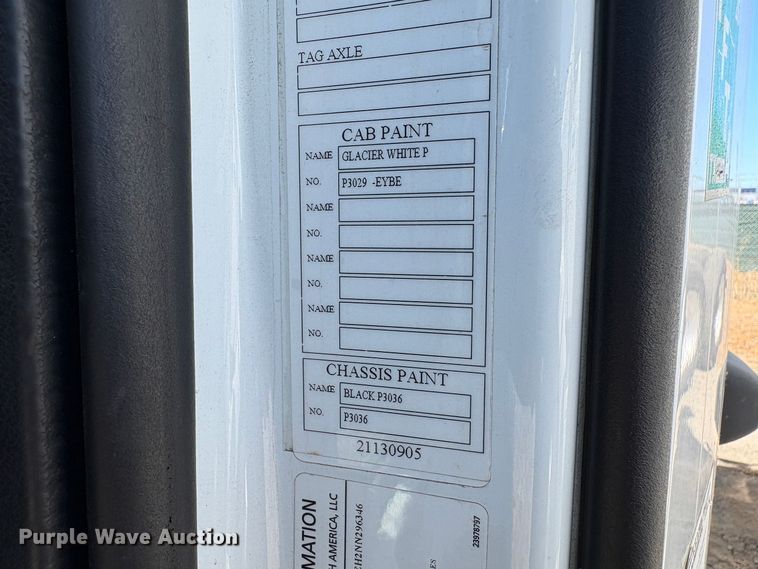 image for item YA3860 2022 Volvo VNL semi truck