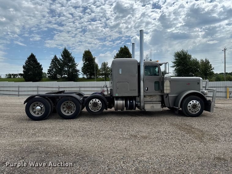 image for item YA3875 2012 Peterbilt 389 semi truck