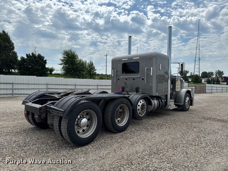 image for item YA3875 2012 Peterbilt 389 semi truck