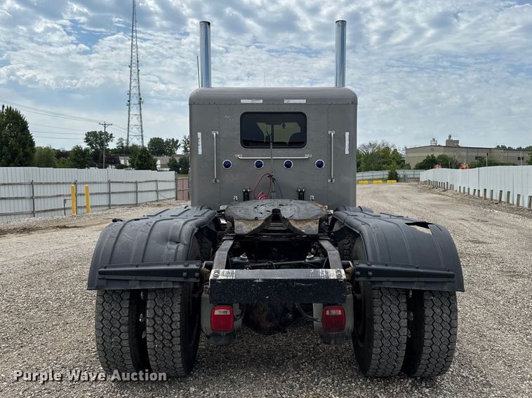 image for item YA3875 2012 Peterbilt 389 semi truck