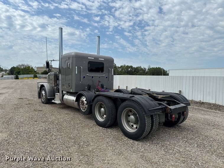 image for item YA3875 2012 Peterbilt 389 semi truck