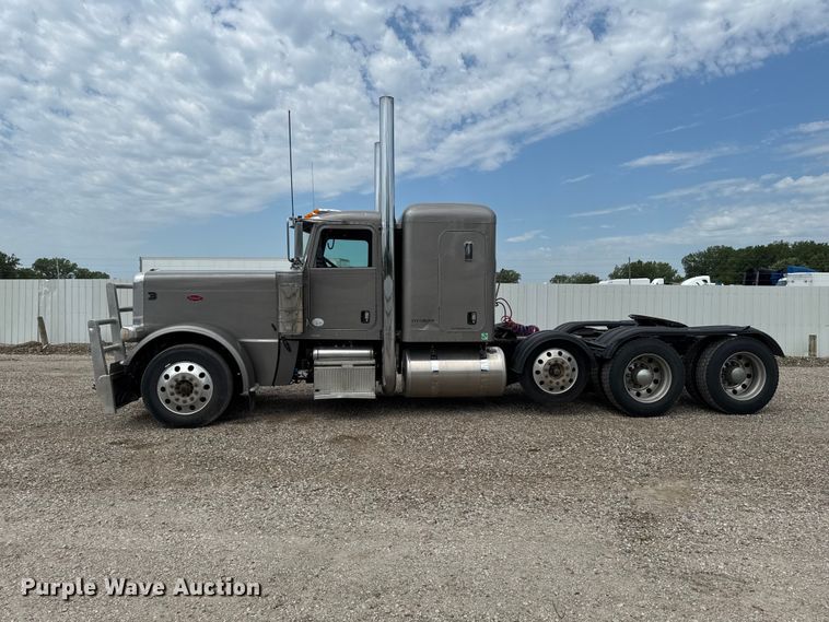 image for item YA3875 2012 Peterbilt 389 semi truck