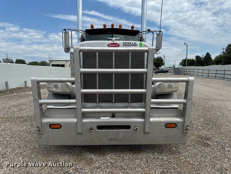 image for item YA3875 2012 Peterbilt 389 semi truck