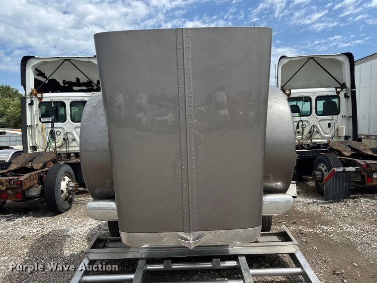 image for item YA3875 2012 Peterbilt 389 semi truck