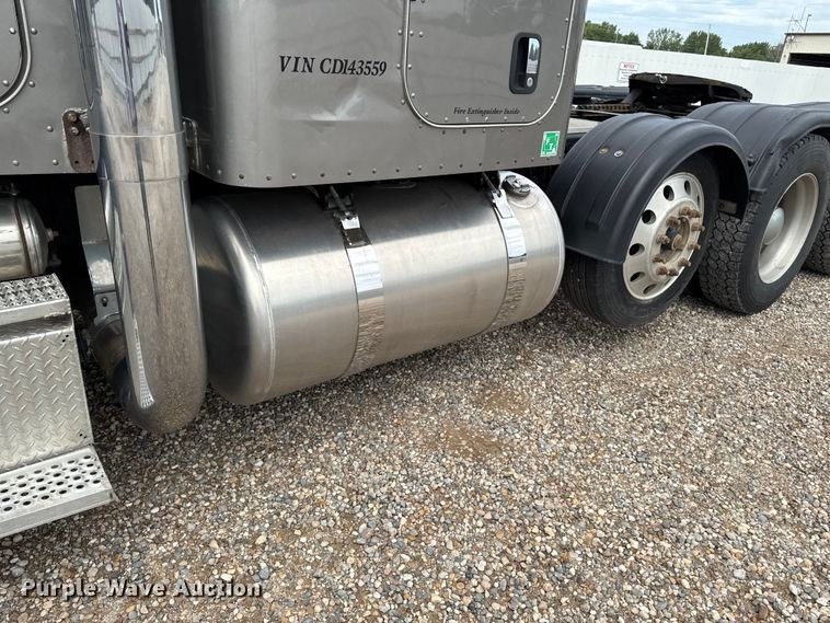 image for item YA3875 2012 Peterbilt 389 semi truck