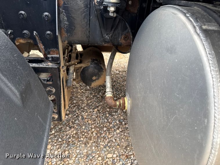 image for item YA3875 2012 Peterbilt 389 semi truck