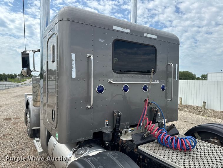 image for item YA3875 2012 Peterbilt 389 semi truck