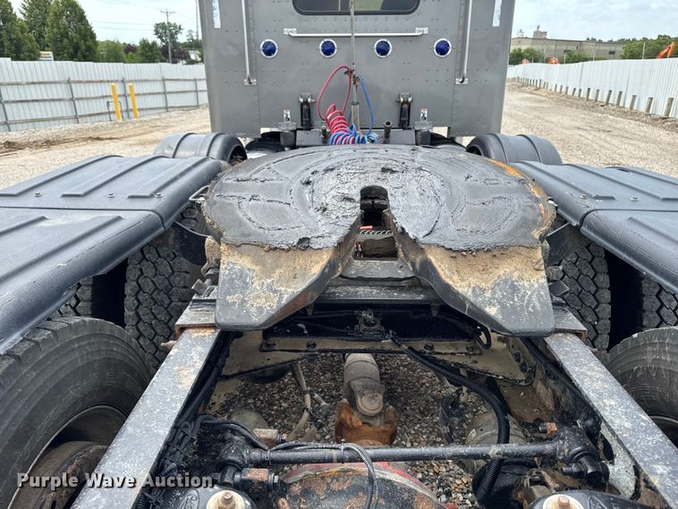 image for item YA3875 2012 Peterbilt 389 semi truck