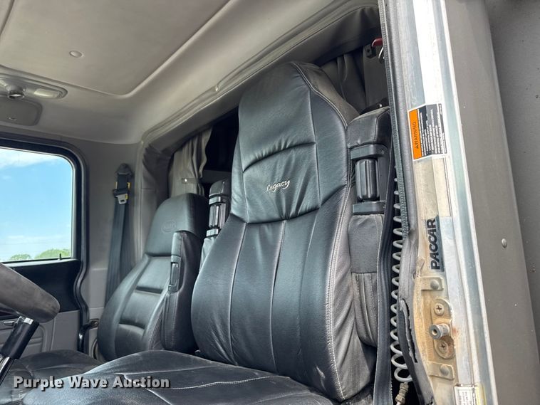 image for item YA3875 2012 Peterbilt 389 semi truck