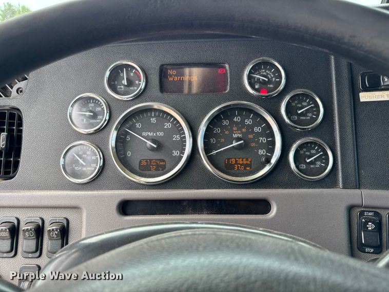 image for item YA3875 2012 Peterbilt 389 semi truck